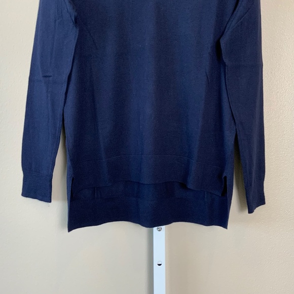 GAP Luxelight Perfect V-neck Sweater - Picture 7 of 16